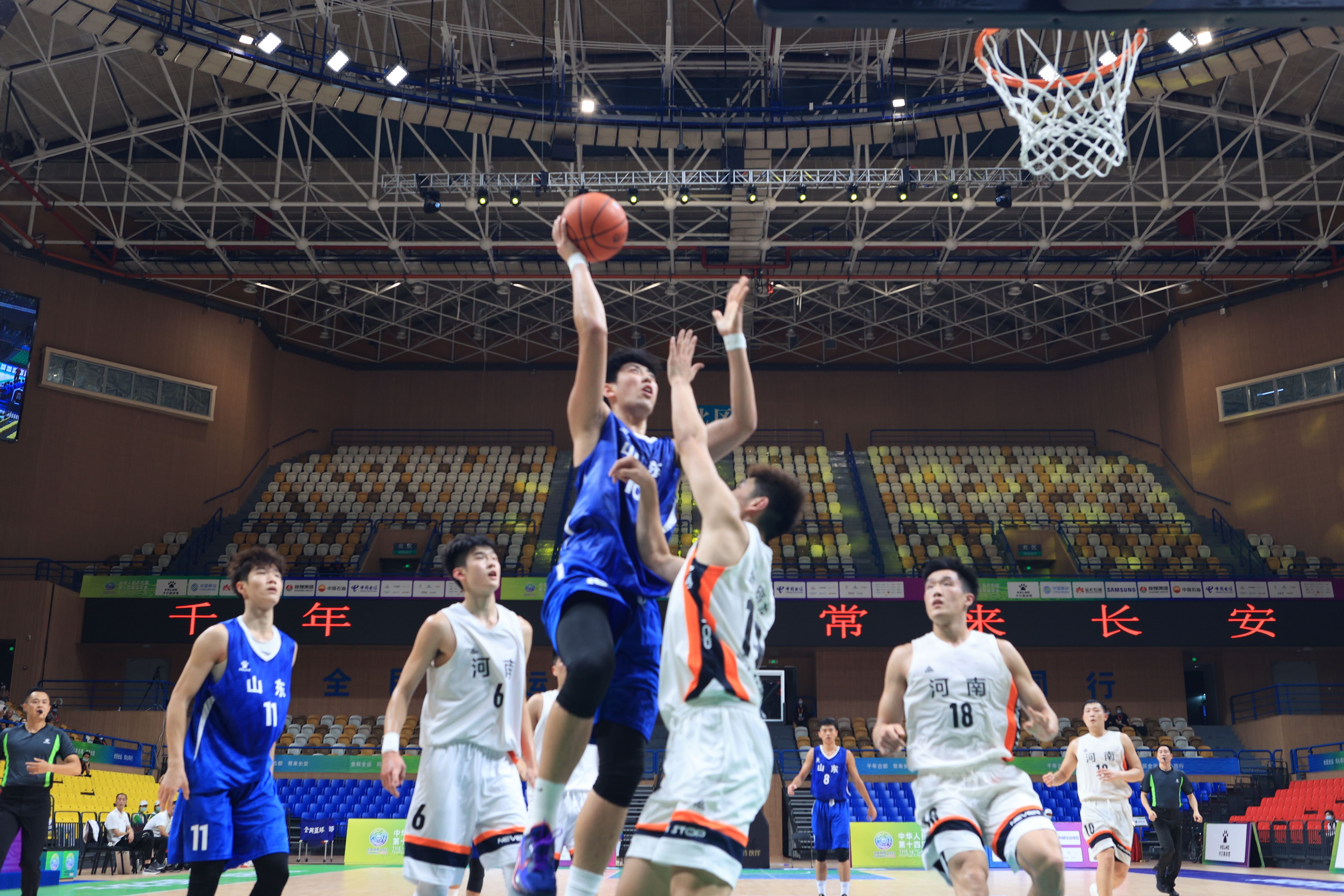 库里飞往迈 库里飞往迈